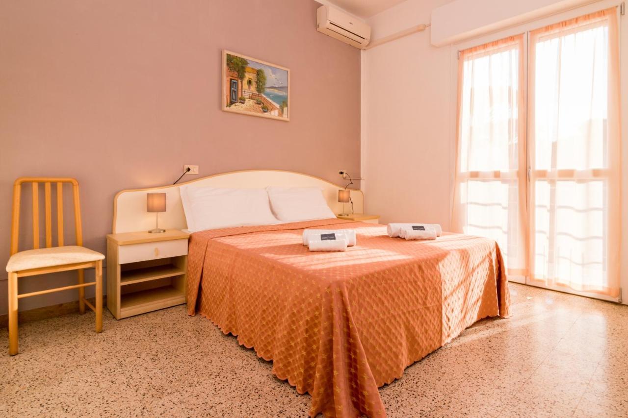 קרביה Hotel Lydia מראה חיצוני תמונה