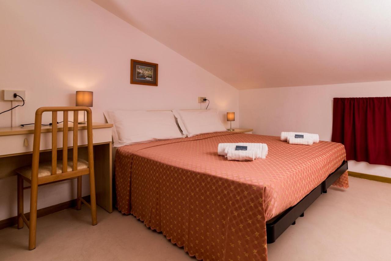 קרביה Hotel Lydia מראה חיצוני תמונה