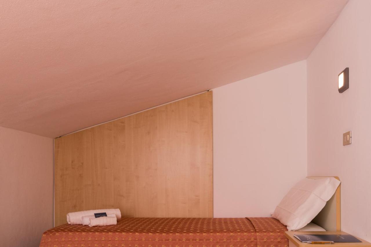 קרביה Hotel Lydia מראה חיצוני תמונה