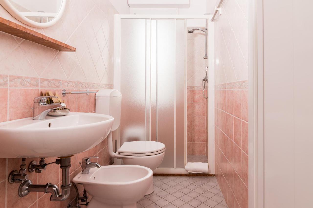 קרביה Hotel Lydia מראה חיצוני תמונה