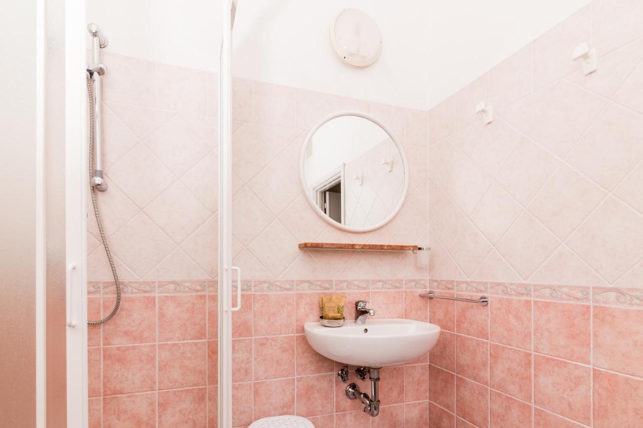 קרביה Hotel Lydia מראה חיצוני תמונה