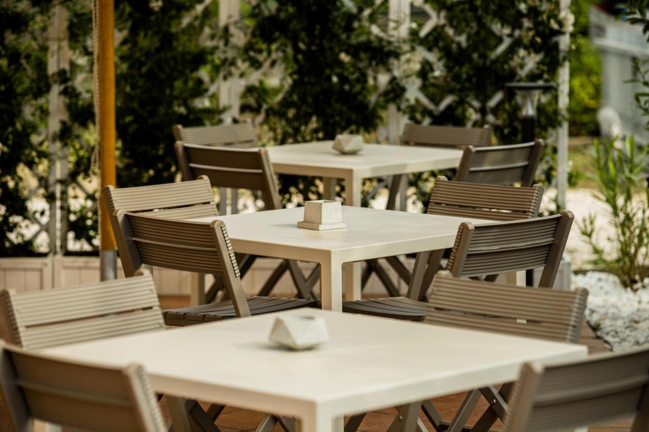 קרביה Hotel Lydia מראה חיצוני תמונה