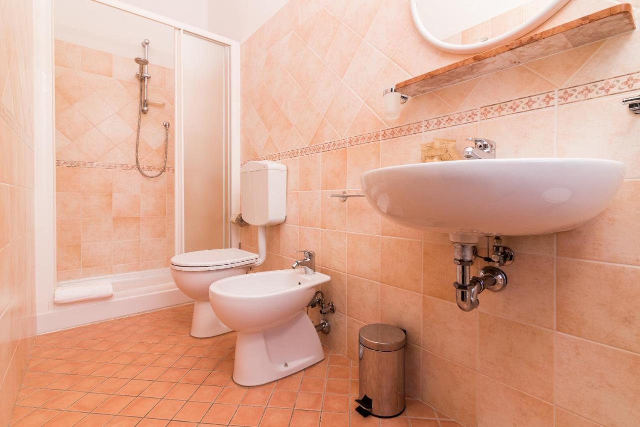 קרביה Hotel Lydia מראה חיצוני תמונה